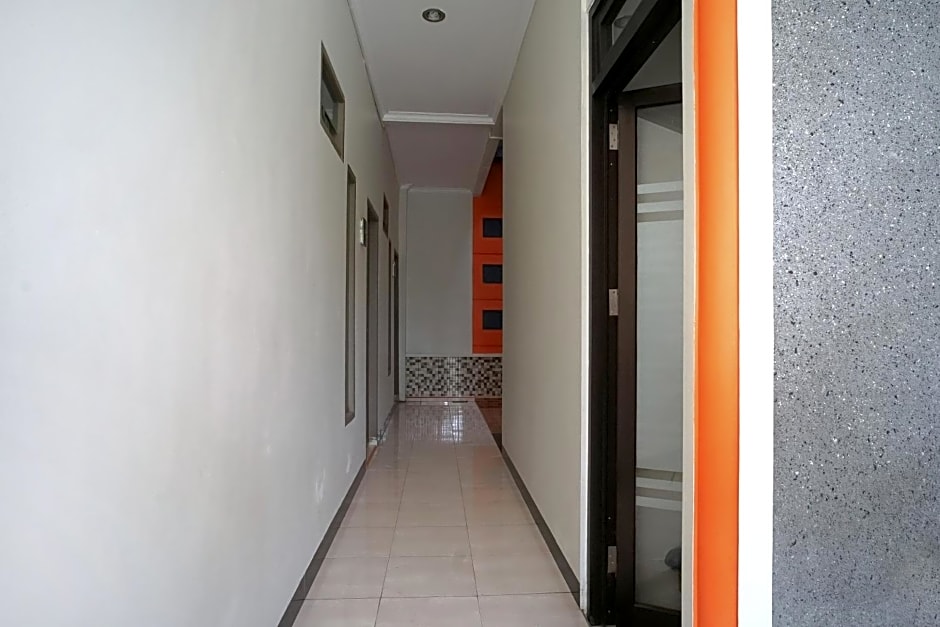 OYO 2038 Jasmine Guest House Balikpapan
