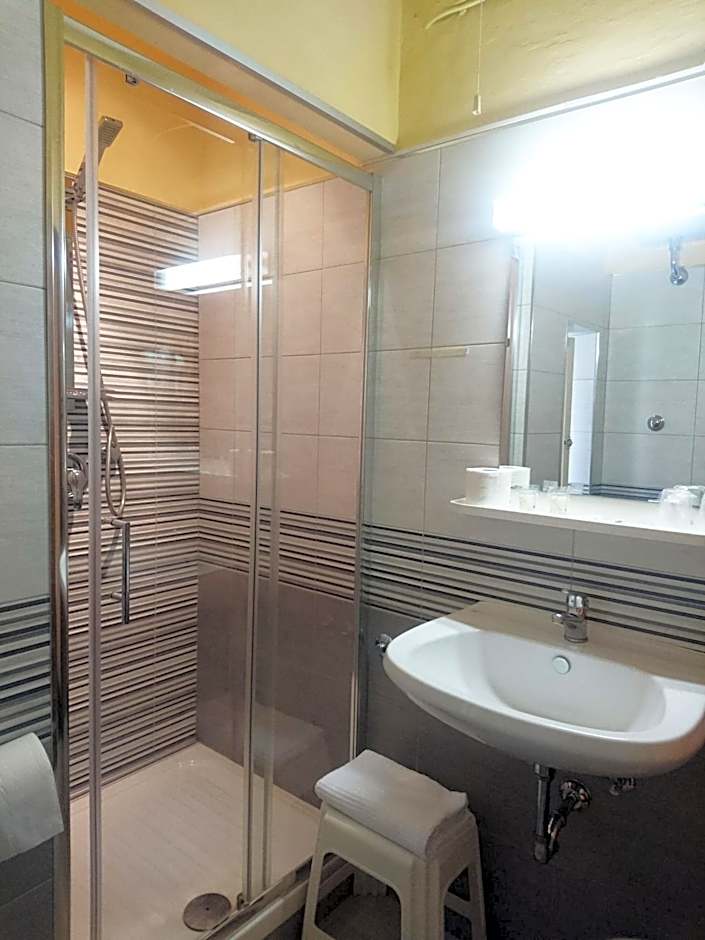 Giappone Inn Parking Hotel