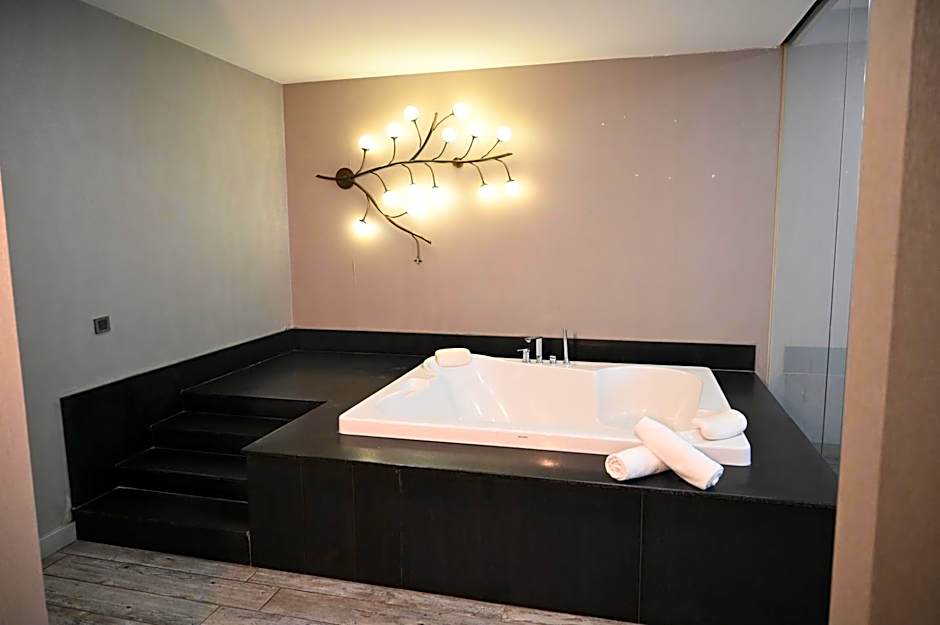 Agora Suites