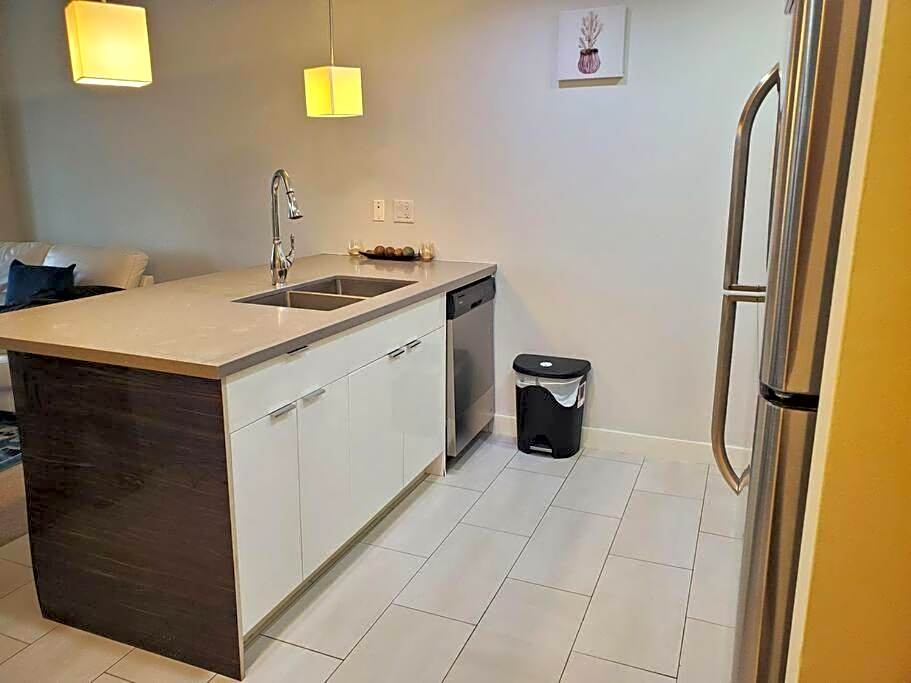 Stunning 1 bedroom condo in Calgary with riverview