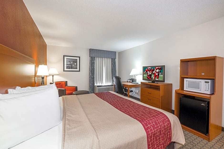 Red Roof Inn & Suites Newnan