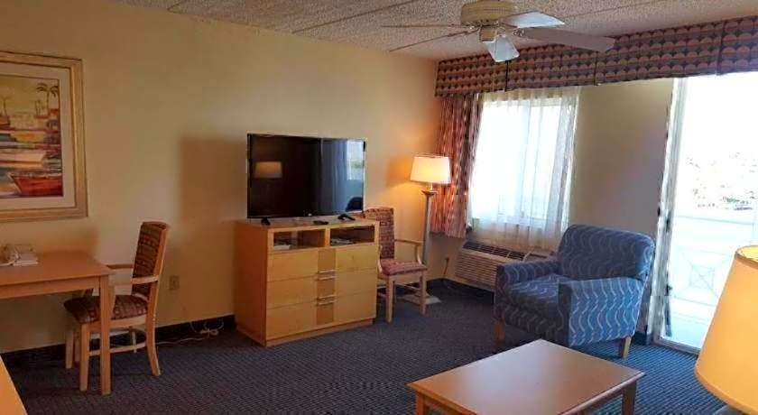 Chart House Suites and Marina