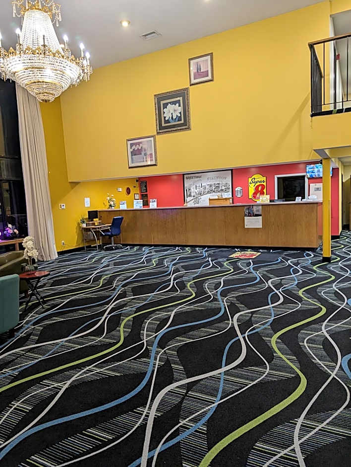 Super 8 by Wyndham Staunton