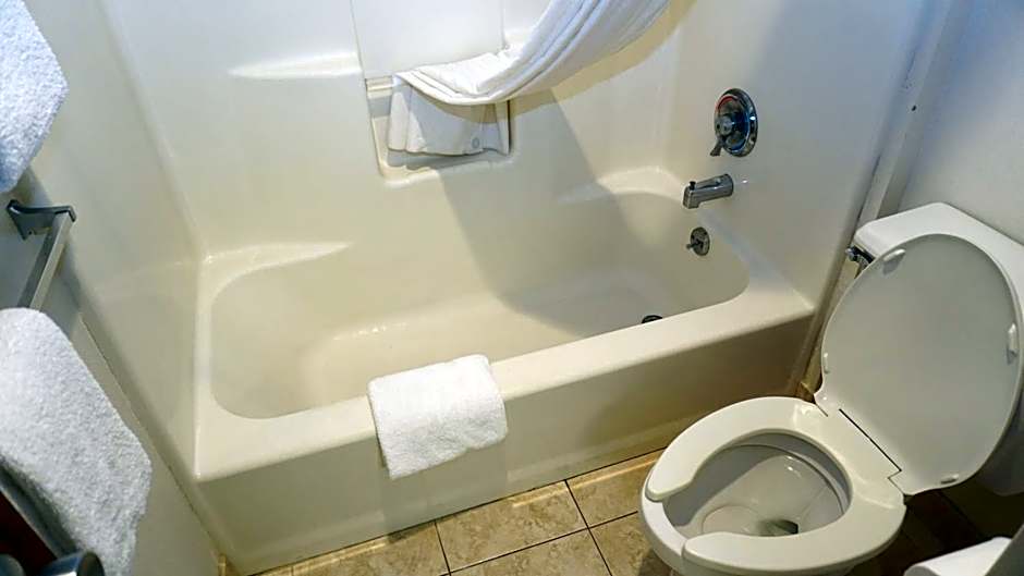Baymont by Wyndham Arlington At Six Flags Dr