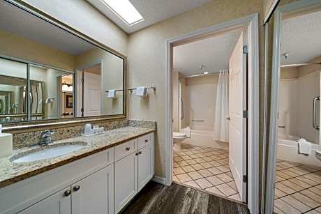 One-Bedroom Suite with Two Queen Beds