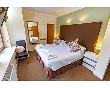 Double or Twin-Superking-Ensuite-Rooms 4-5-6