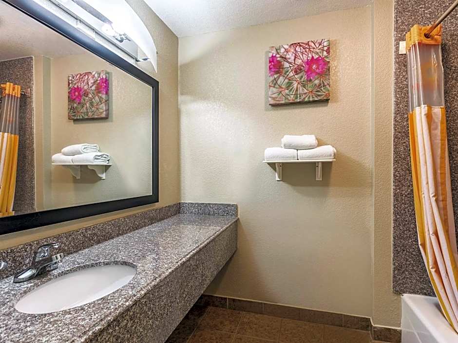 La Quinta Inn & Suites by Wyndham Deming