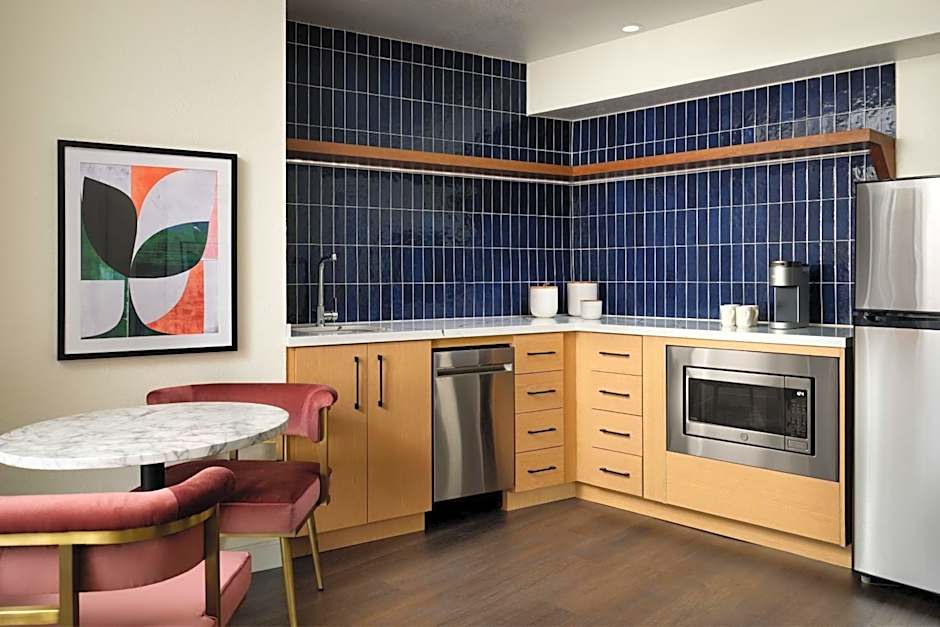 Burton House, Beverly Hills, A Tribute Portfolio Hotel