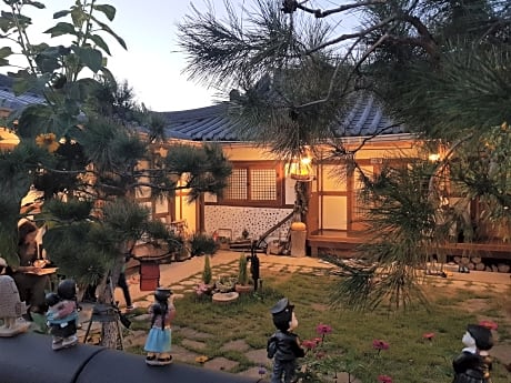 Hanulgiwa Hanok Stay
