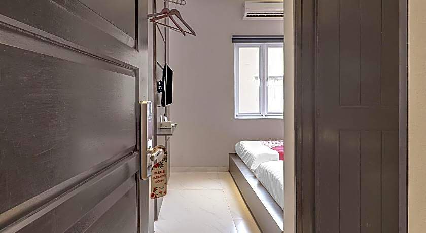 Collection O Cihampelas Near Ciwalk Formerly Regia Cihampelas