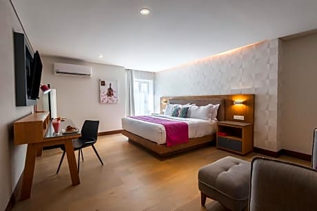 Deluxe King Suite