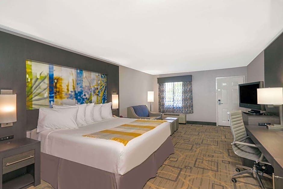 Days Inn by Wyndham Asheville Downtown North