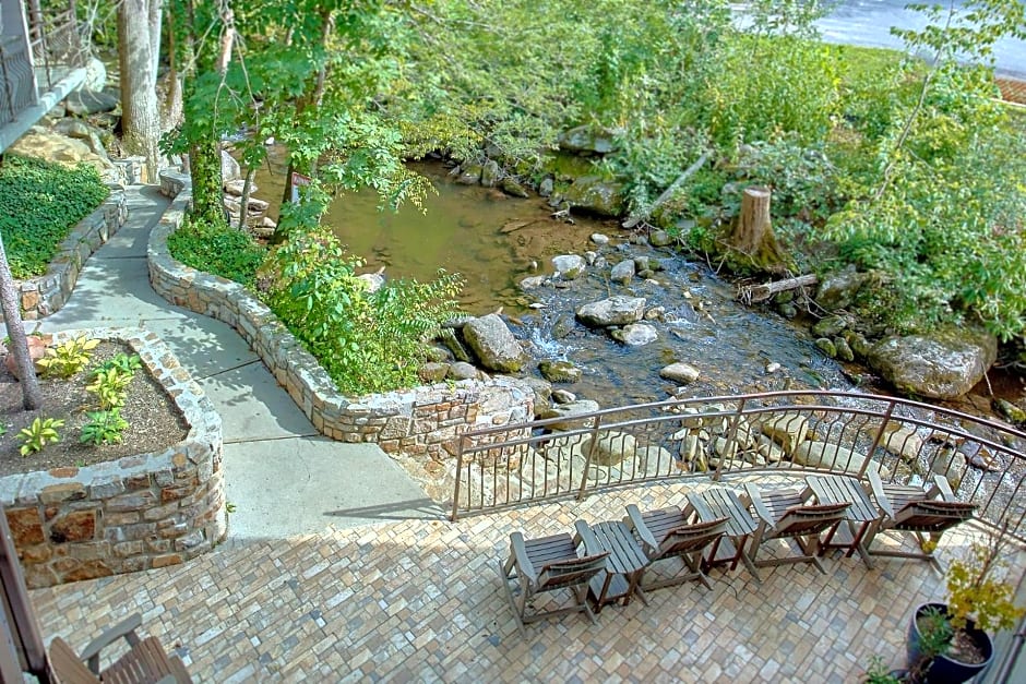 Sidney James Mountain Lodge