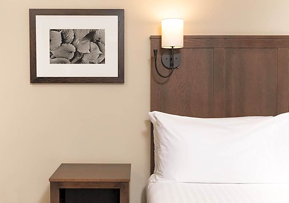 Kanuga Inn & Lodging