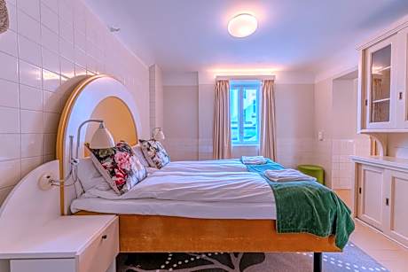 One Bedroom Apartment