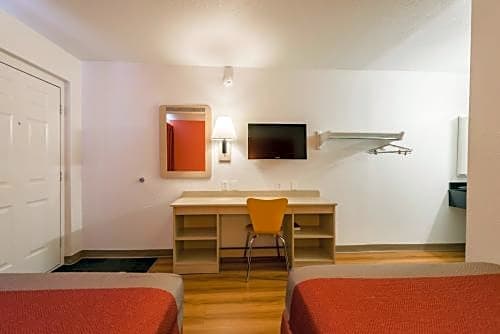 Motel 6 Reno - Virginia Plumb – Reno, NV