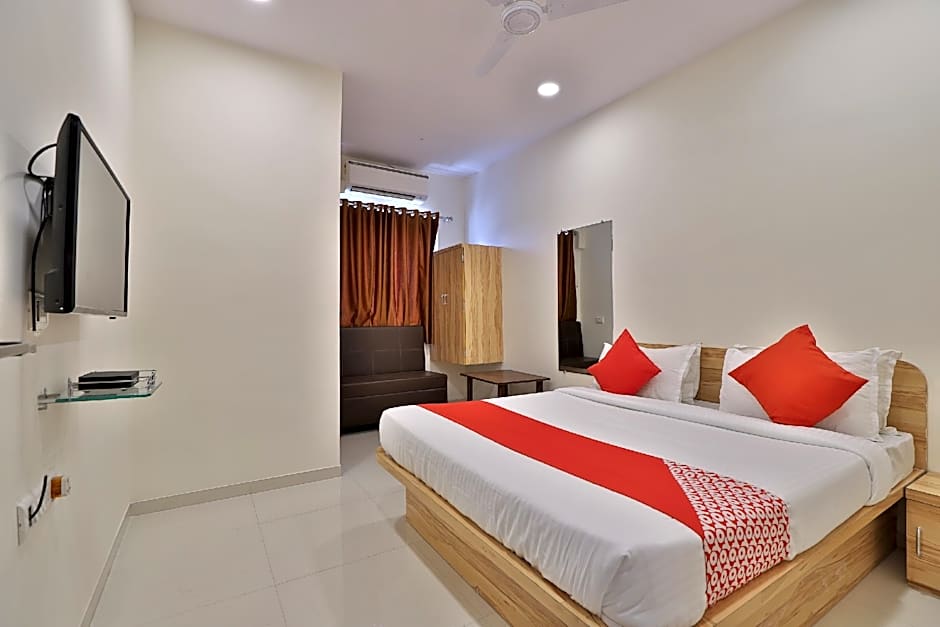 Hotel Radhanand by OYO Rooms – Ahmedabad, TN