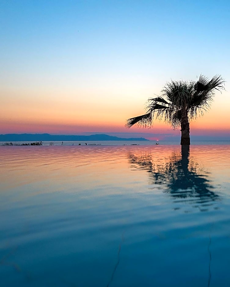 Elias Seafront Luxury Villa