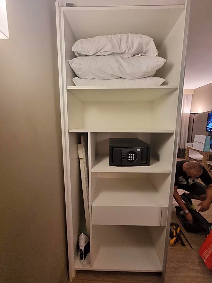 AlphaStay by Rhouses