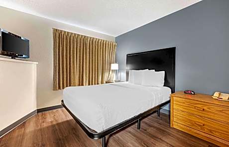 One Bedroom Suite with 1 Queen Bed - Non-Smoking