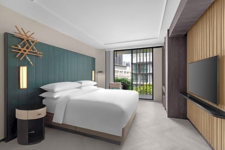 One-Bedroom Emerald King Suite