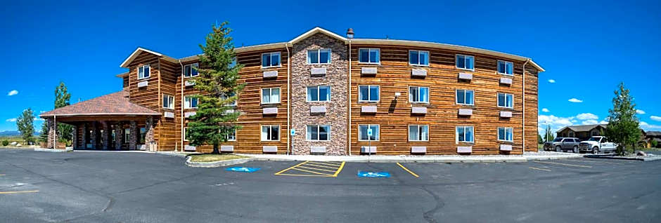 Pinedale Hotel & Suites