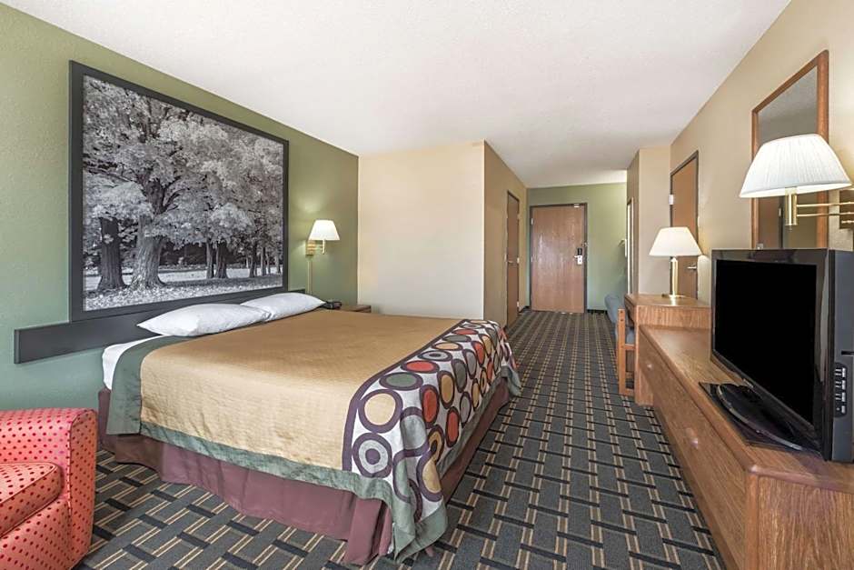 Super 8 by Wyndham Greenville