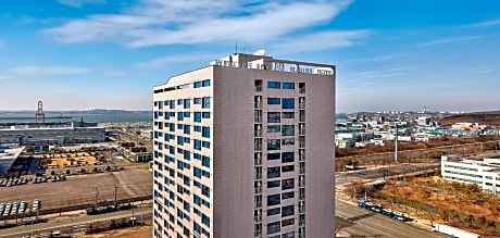 Westernbay Marina Hotel