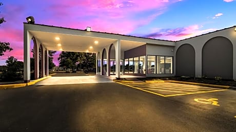 Red Roof Inn and Conference Center Chicago - N Aurora Naperville