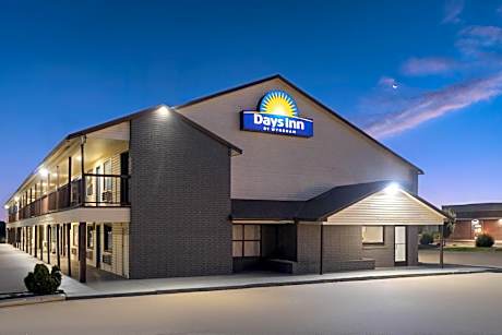 Days Inn by Wyndham Pratt