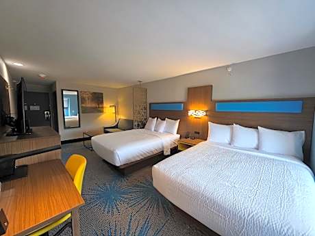 Queen Suite with Two Queen Beds - Non-Smoking