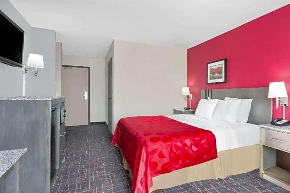 Clarion Pointe - Greensboro Coliseum Area