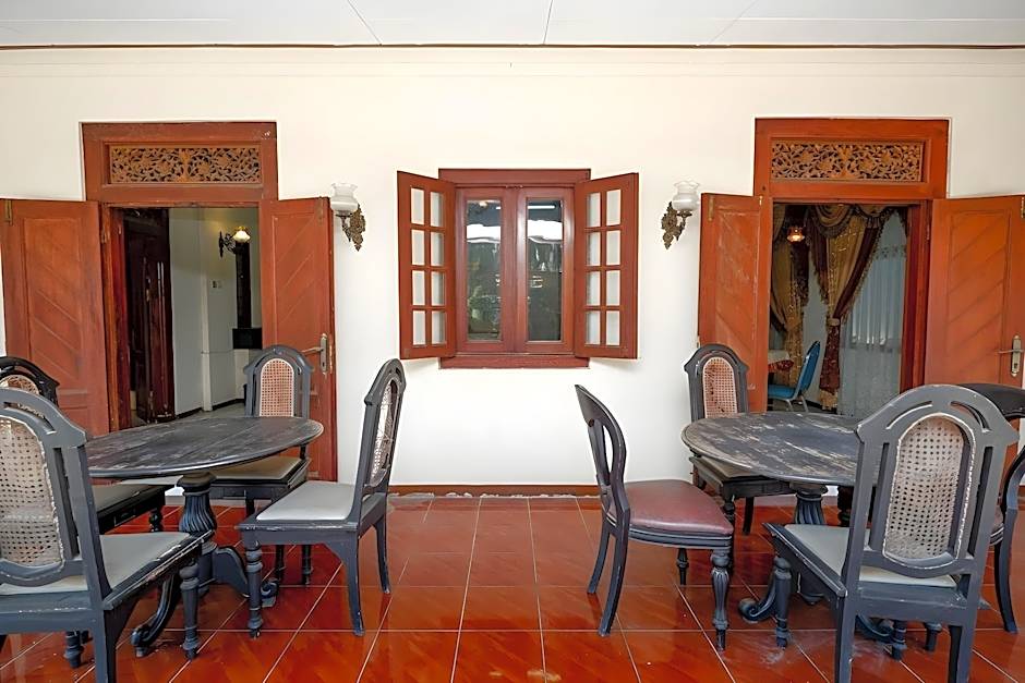 SUPER OYO Capital O 1644 Hotel Griya Kencana