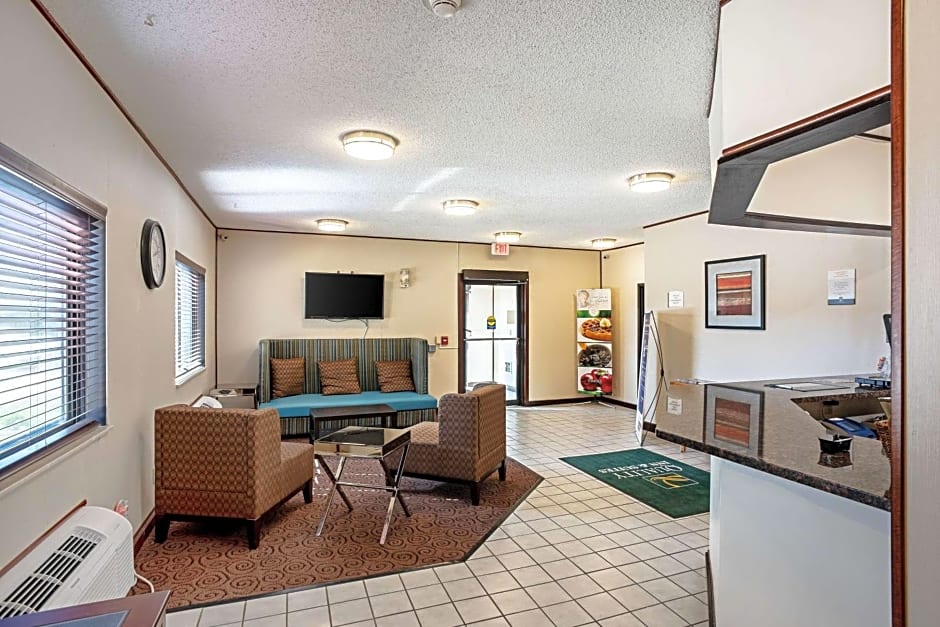 Quality Inn Galesburg near US Highway 34 and I-74
