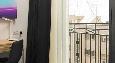Single with balcony