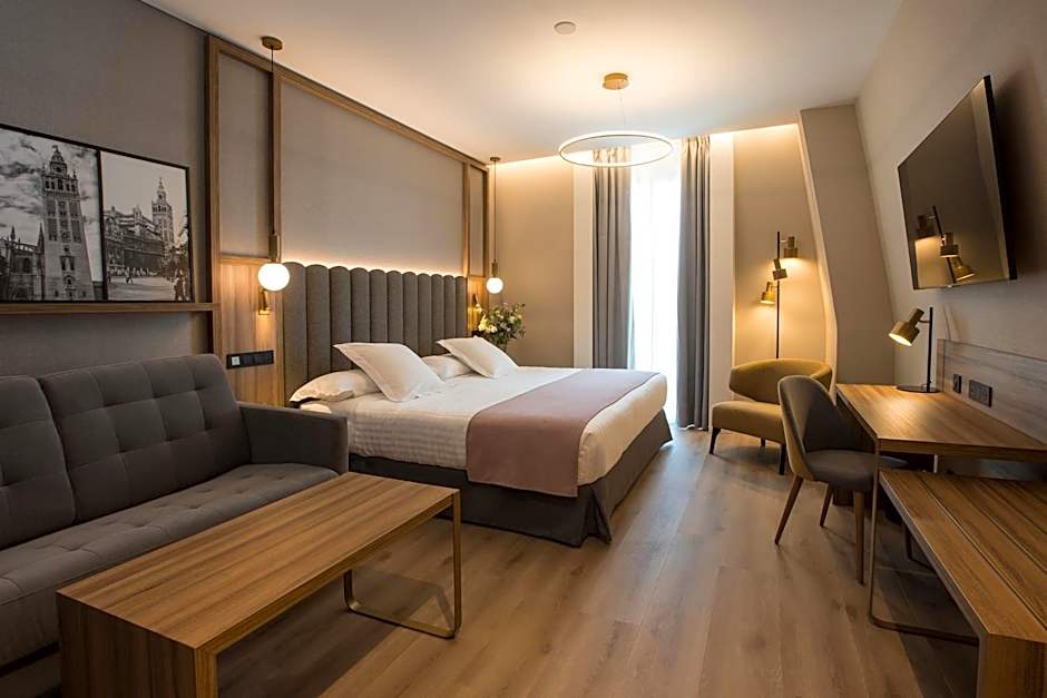 Hotel Giralda Center