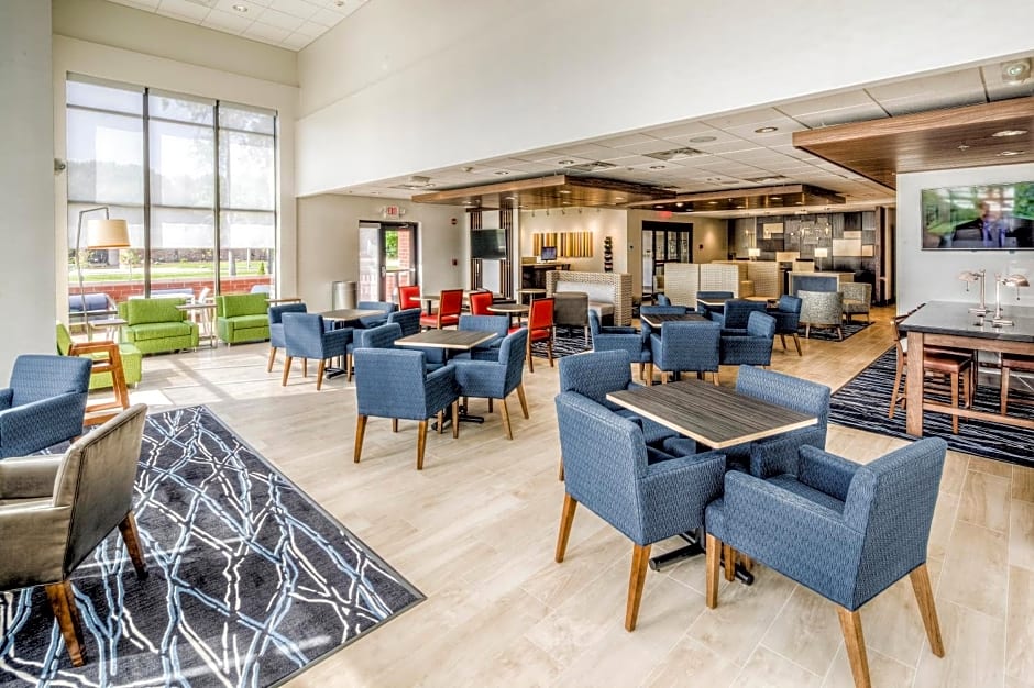 Holiday Inn Express & Suites Cleveland/Westlake, an IHG Hotel