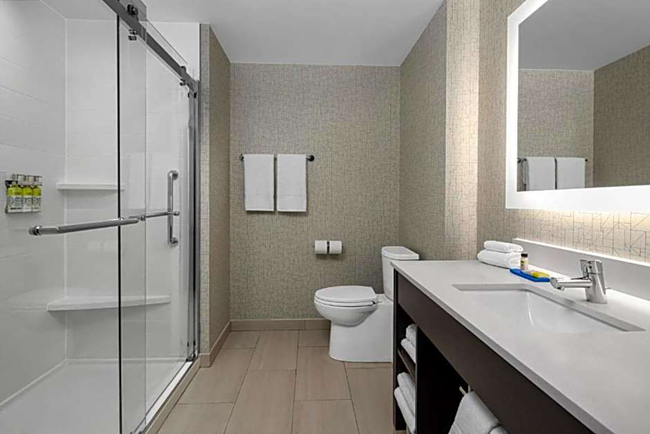 Holiday Inn Express & Suites Woodside LaGuardia Airport By IHG