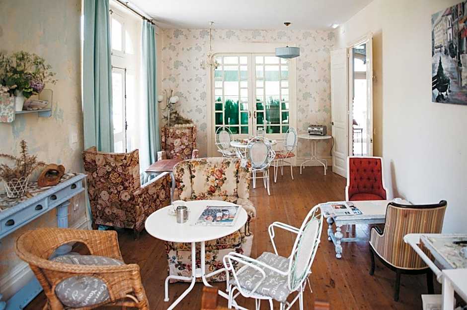 Alamar Salinas House