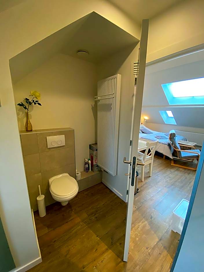 LOGIES-M Comfort Studios Inc Bikes B&B
