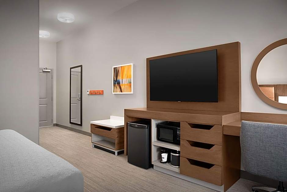 Photo 1 of 5 of 1 King Bed with Sofabed
