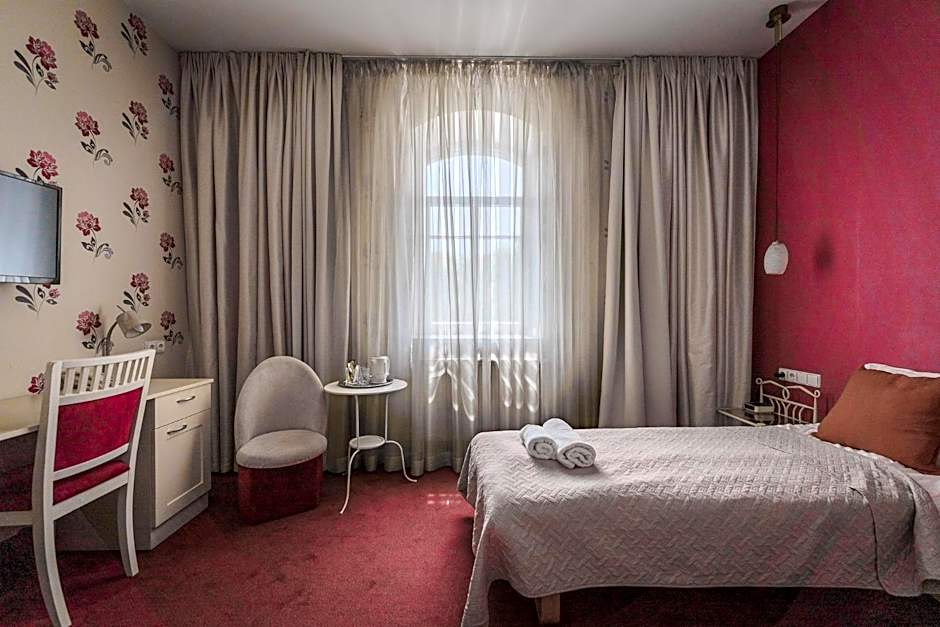 Moon Garden Old Town Hotel