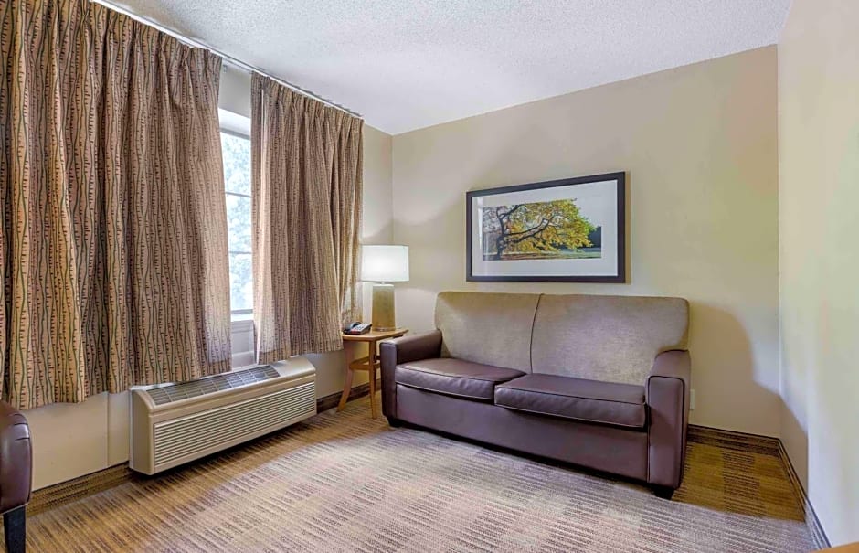 Extended Stay America Select Suites - Raleigh - RTP - 4610 Miami Blvd.