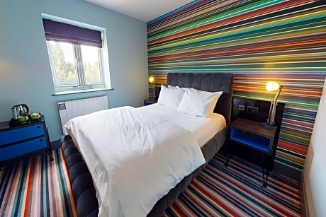 Club Room (FREE GYM & POOL ACCESS)