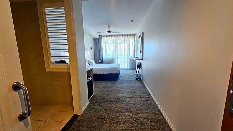 Heart Hotel and Gallery Whitsundays