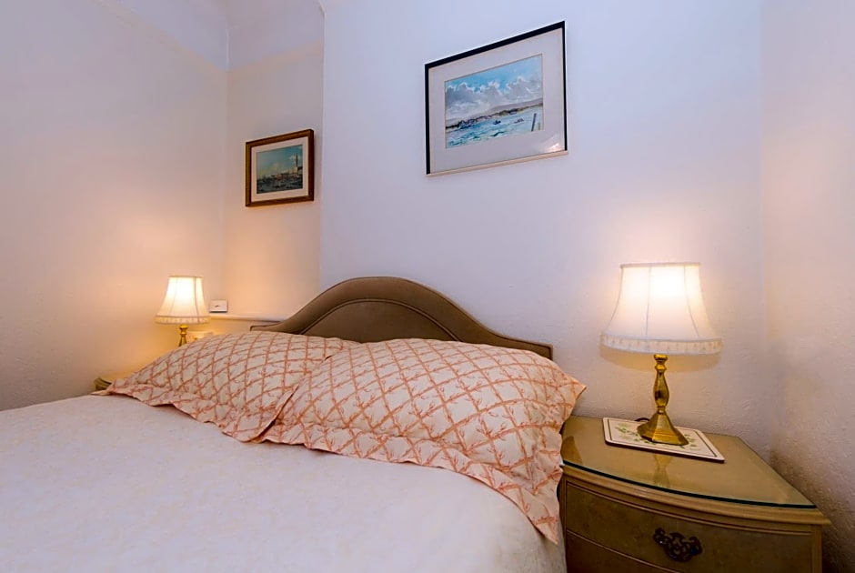 Shoreline Accommodation