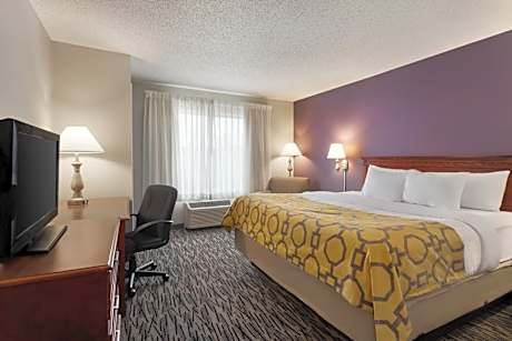 King Room with Bath Tub - Mobility Accessible/Non-Smoking