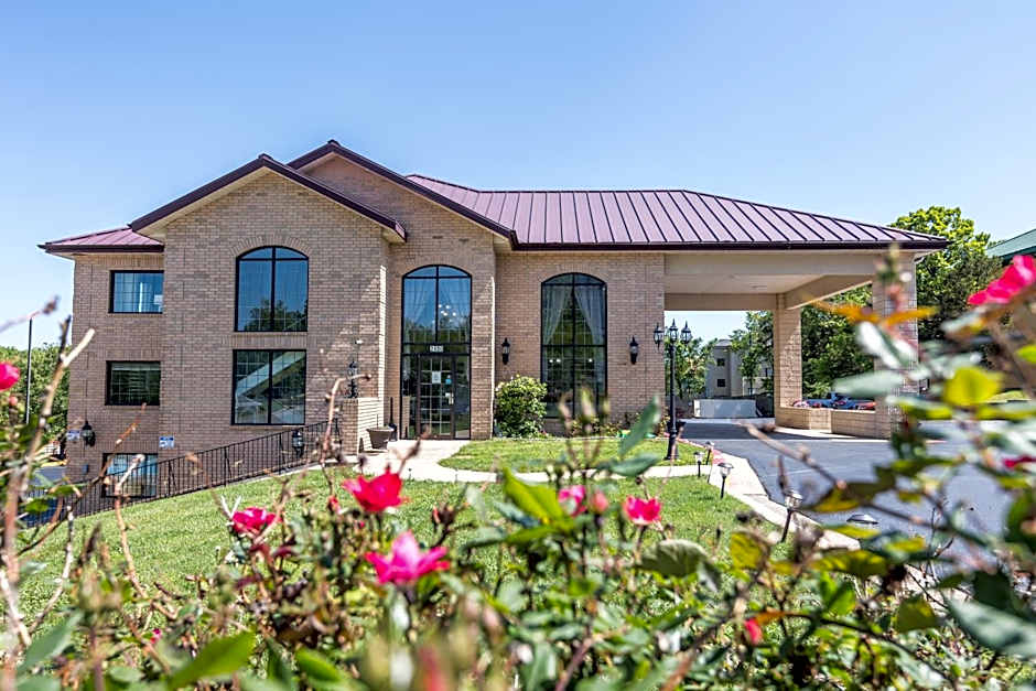 Super 8 by Wyndham Branson/Andy Williams Theatre