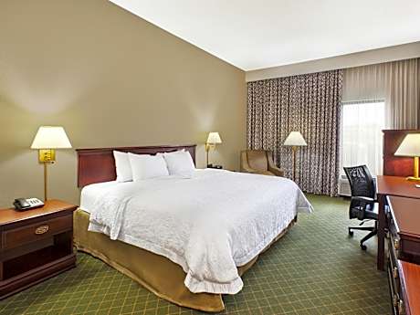 1 King Mobility/hearing Acc 3 X3 Shwr Nosmok Vis Firealrm/door/phn Alrt/hdtv Microwv/fridge/free Wi-