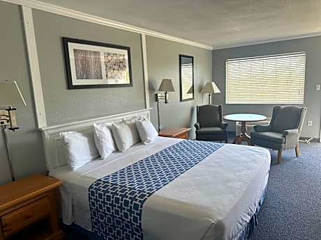 Deluxe King Room